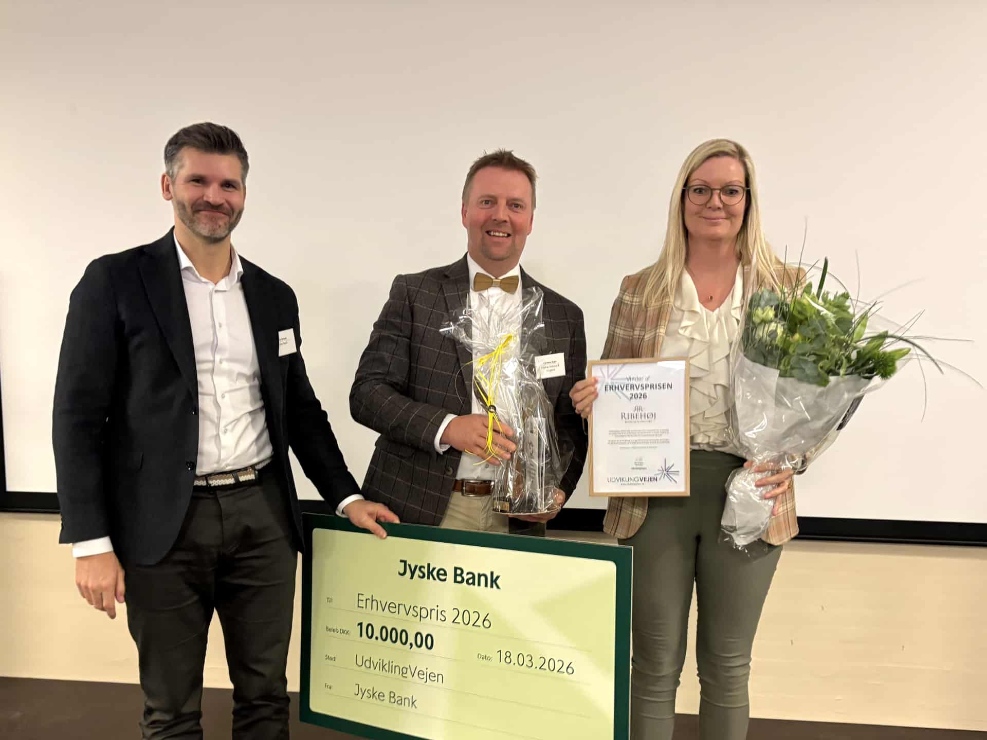 karina-og-karsten-fra-ribehøj-biohotel-og-vingaard-med-deres-pris